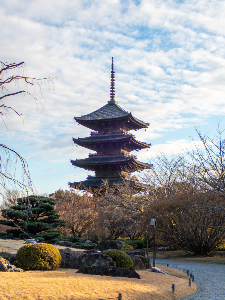 京の都の五重の塔