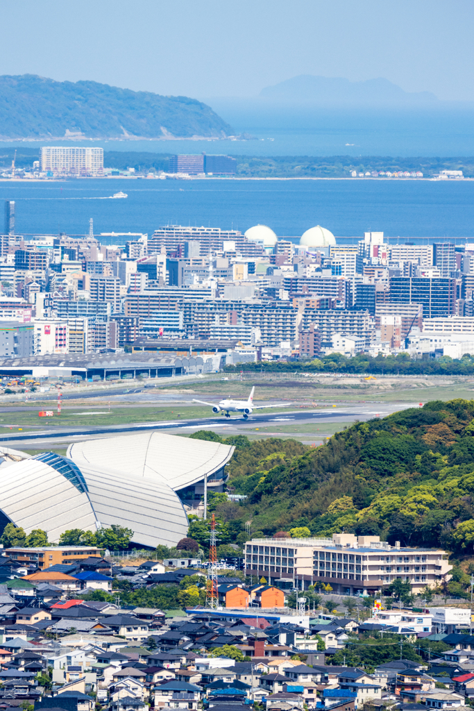 「当機は只今、福岡空港に着陸致しました」