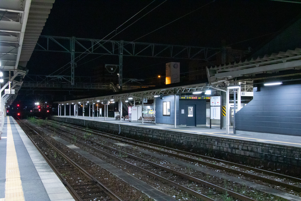 早朝の駅