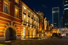 夜の東京駅