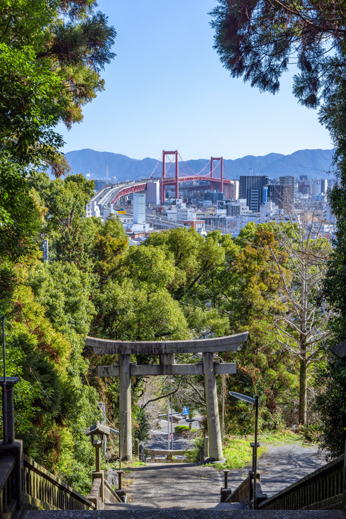 若戸大橋と鳥居