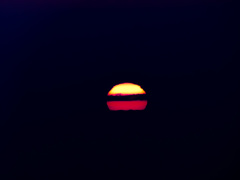 佐渡ヶ島に落ちる夕日