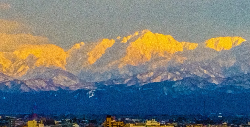 夕陽に染まる立山連峰