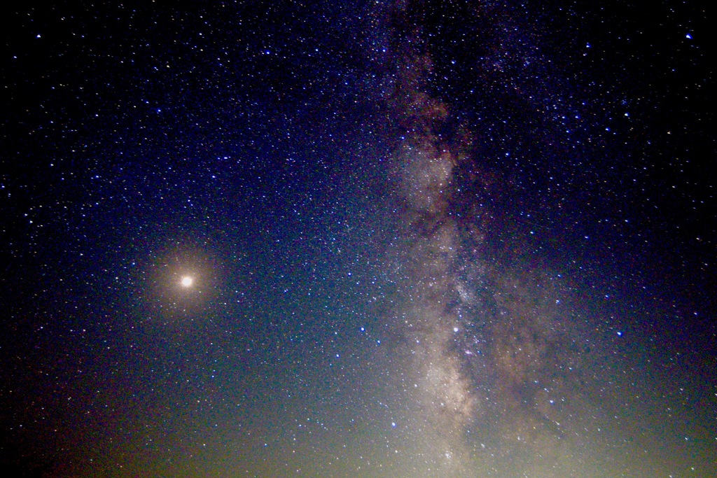 「巨光の木星と天の川」