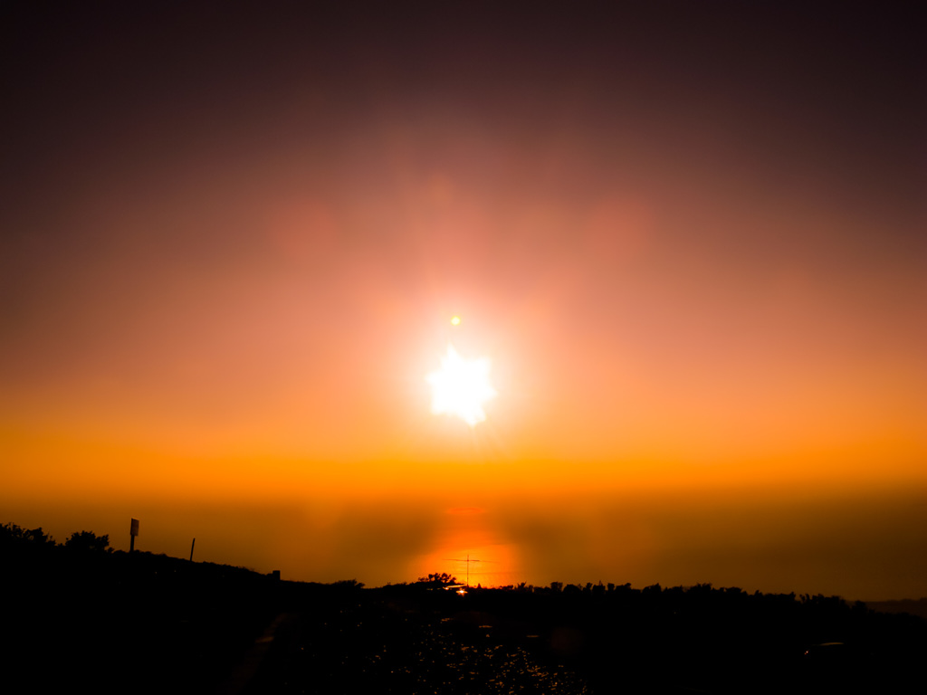 日本海に落ちる夕日