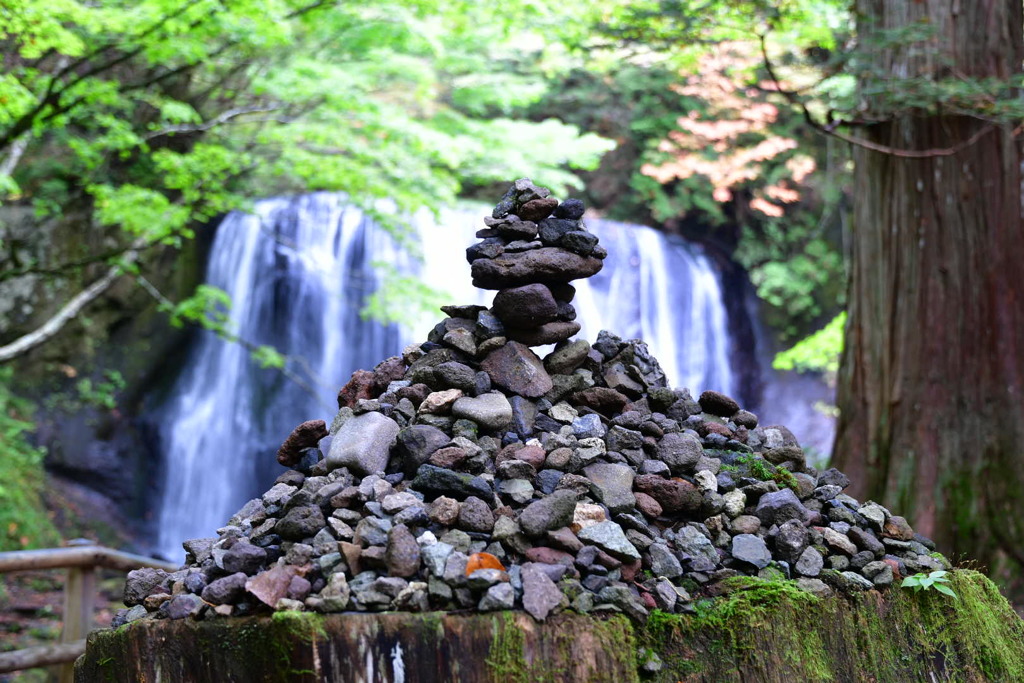 積み上げられた石