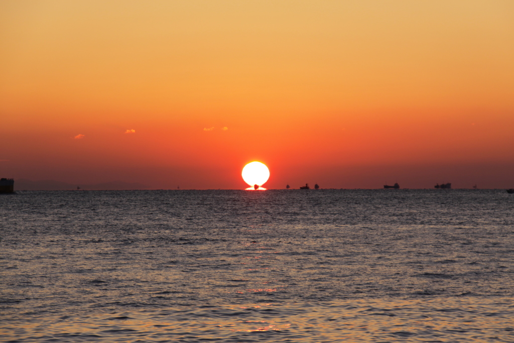 明石海峡のだるま太陽