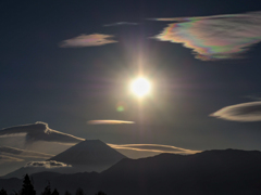 彩雲と富士山と