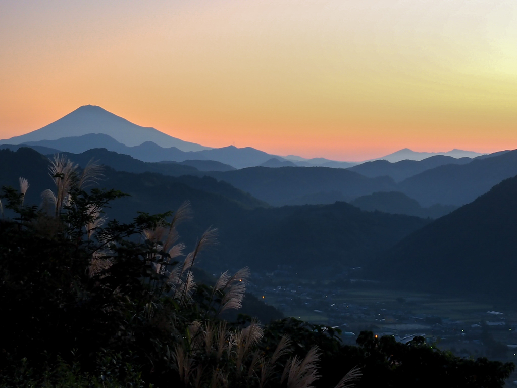 長閑な山間富士