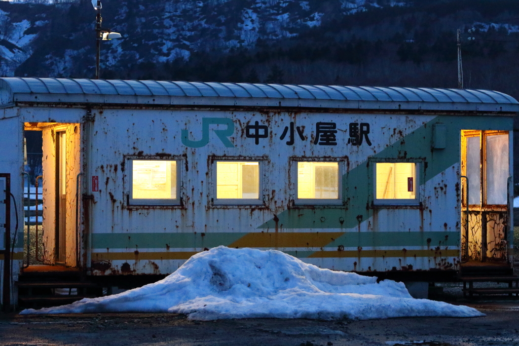 錆びれた駅舎 ( ﾟДﾟ)