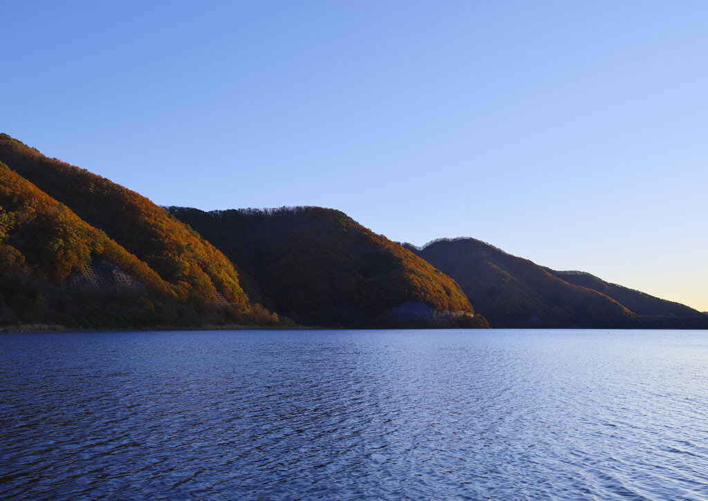 本栖湖秋景色