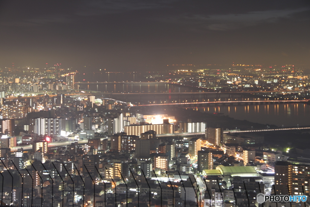 雨中の夜景