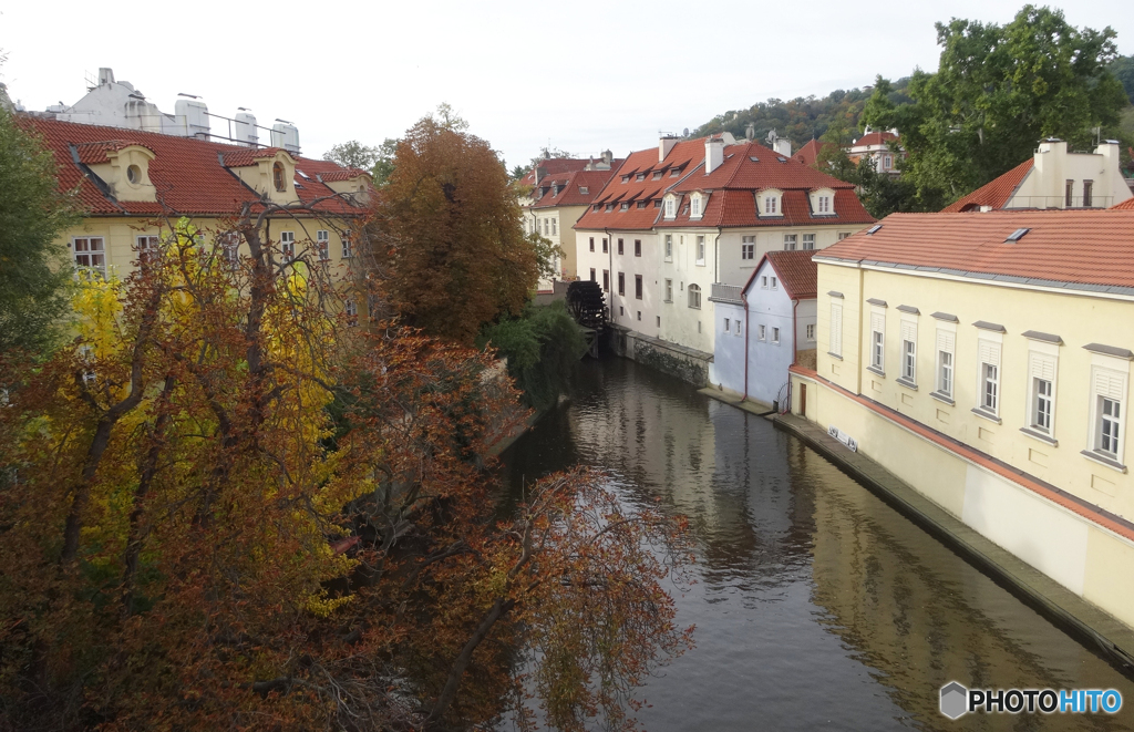 チェコ（７５５）プラハ・カレル橋から見た街並　
