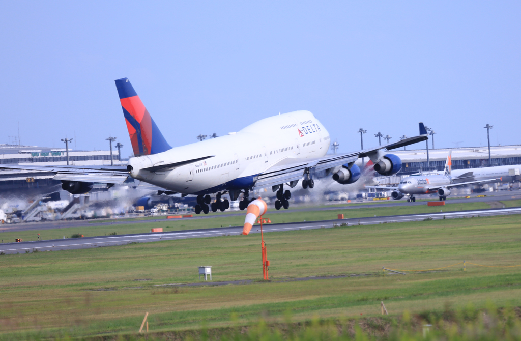 「はれー」 DELTA 747-400 N667US Landing