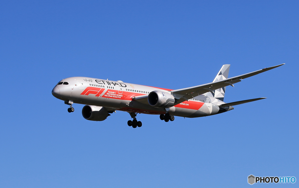 「空色」ETIHAD ７８７−9 F-1 A6-BLV 着陸です