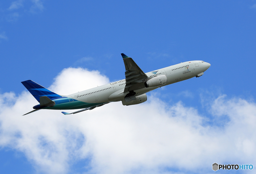 「青が大好き」 Garuda A330-343 PK-GHD 離陸