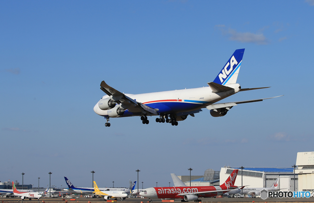 「真青の空」 NCA 747-8KZF JA11KZ空港・風景
