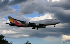 「真青の空」ASIANA 747-400 HL7417 到着