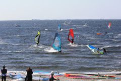 「良い天気」 風が強くて大変です・  ウインドサーフィン