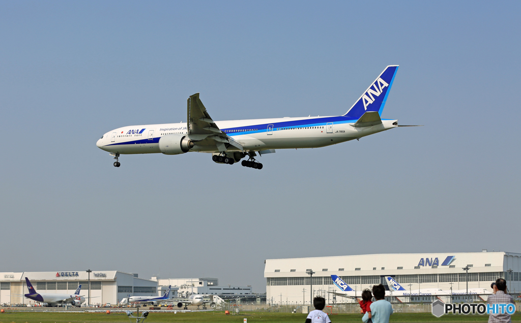 「はれ」 ANA 777-381 JA785A 着陸します
