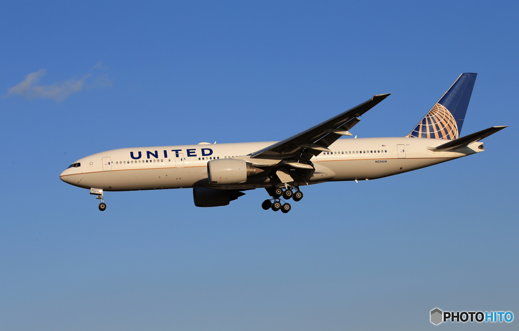 「良い天気」 UNITED 777-222 N224UA 通過