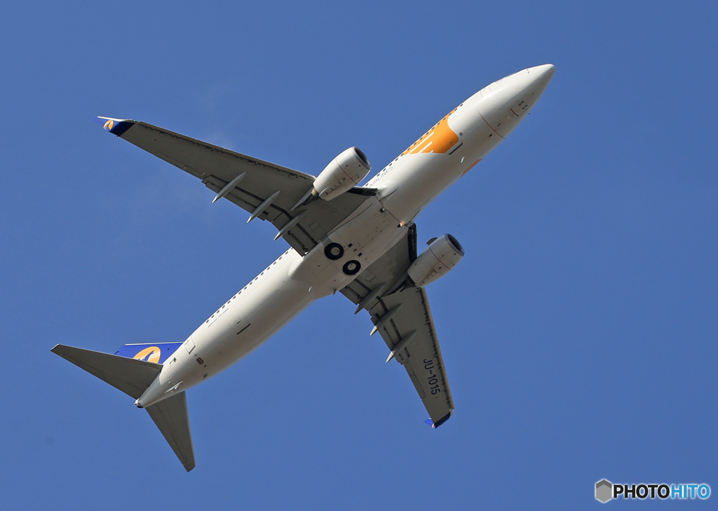 「青い日」MONGOLIAN 737 JU-1015 出発