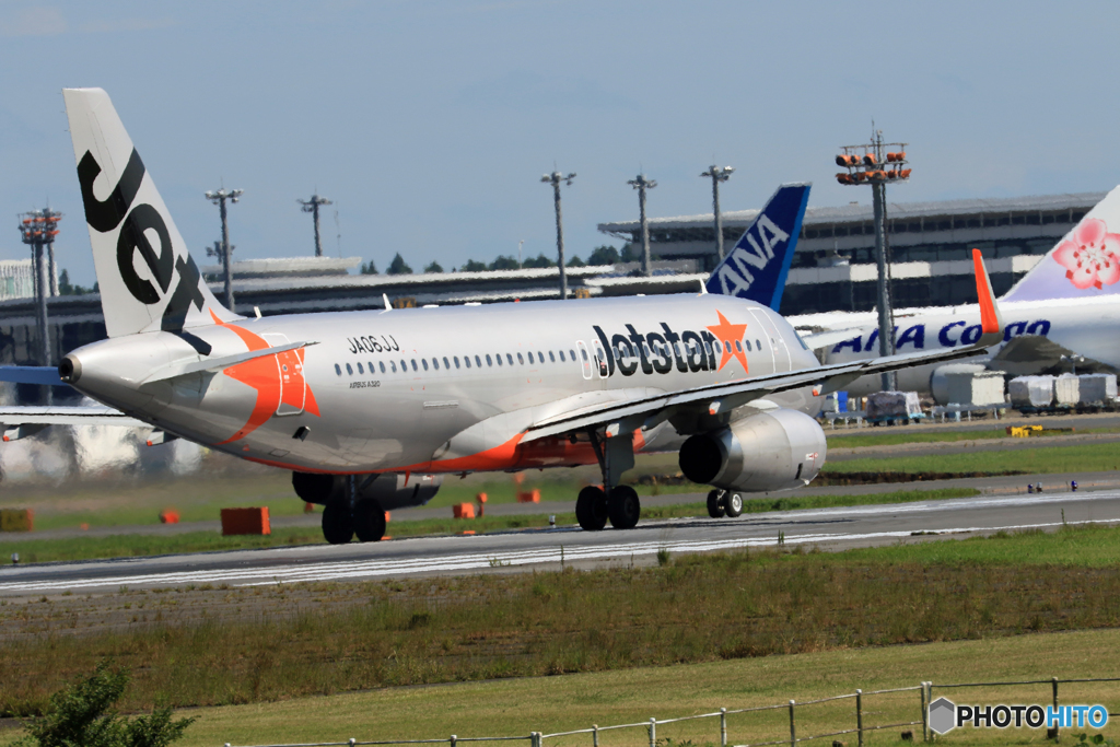 「あおいそら」 JETSTAR A320-232 JA06JJ 離陸します