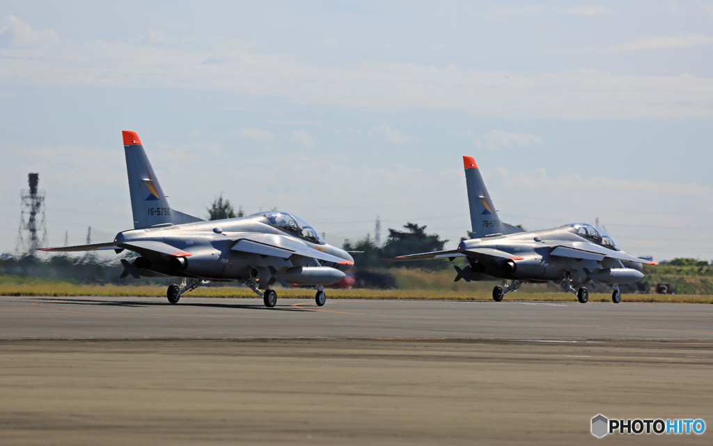 「スカイ」 Kawasaki T-4  x2 シルバー