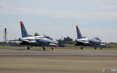 「スカイ」 Kawasaki T-4  x2 シルバー