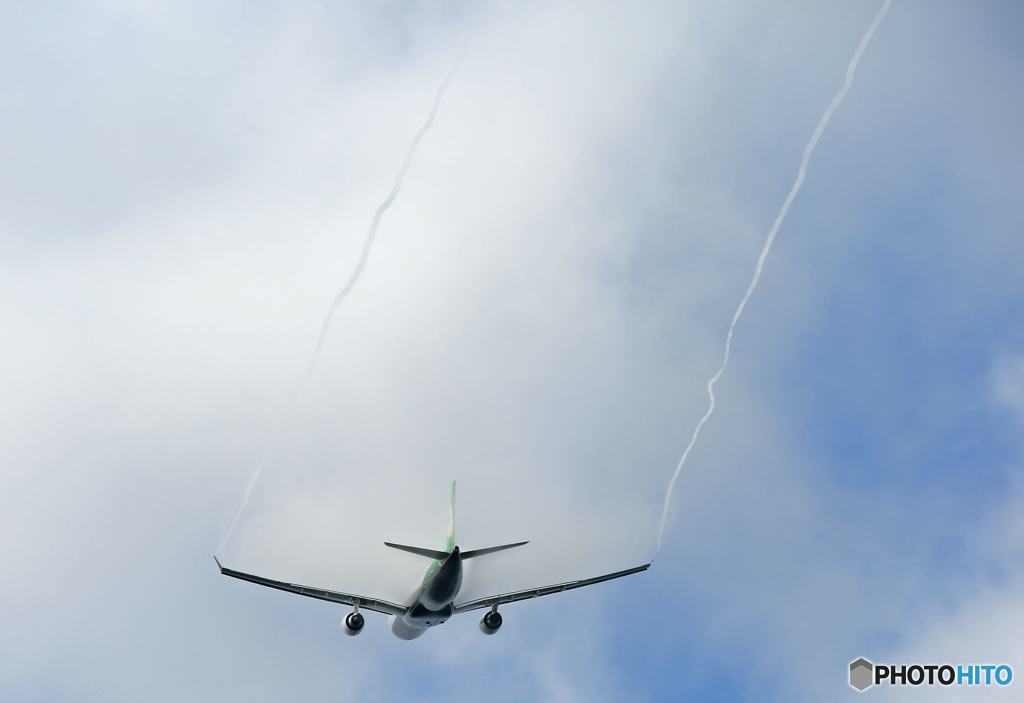 「SKY」 EVA A330-302 離陸　長いベイパー‼