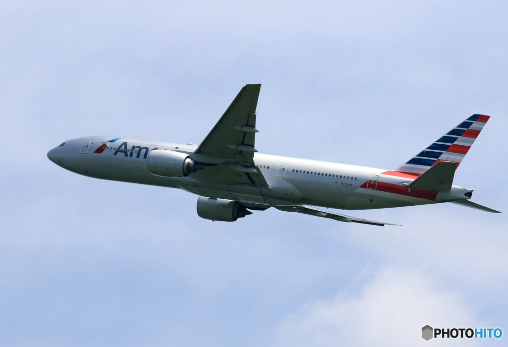 「良い天気」　American 777-200 N775AN 出発です