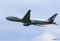 「良い天気」　American 777-200 N775AN 出発です