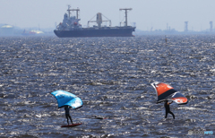 「青い海」大きな船とコラボ　
