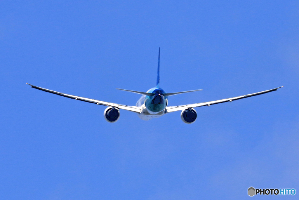 「青色」 Garuda 777-3U3 PK-GIF 飛行