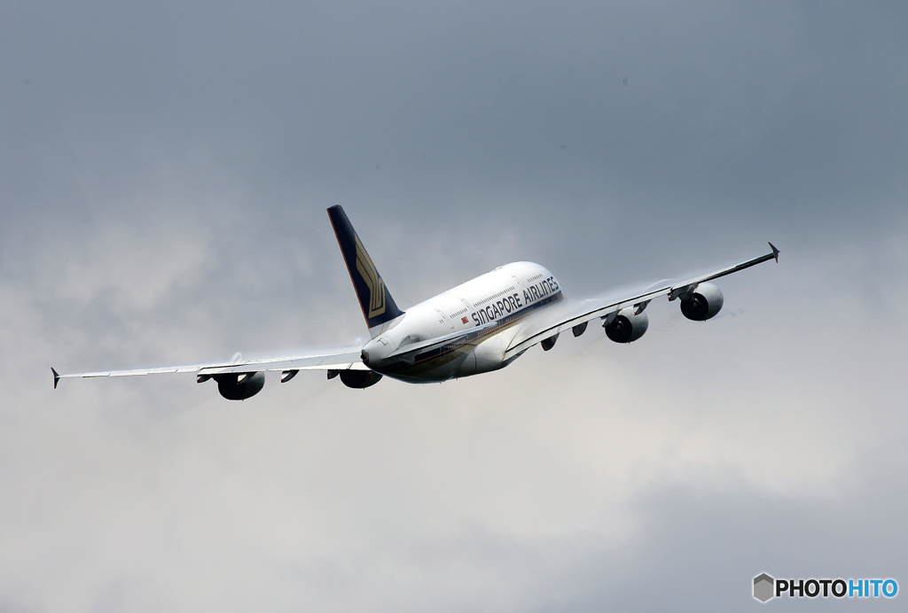 「晴れ」? Singapore A380-841 9V-SKP 出発です