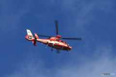 「ぶるー」消防ヘリコプター AS365N  飛来する