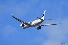 「真青の空」FINNAIR A350-941 OH-LWD出発