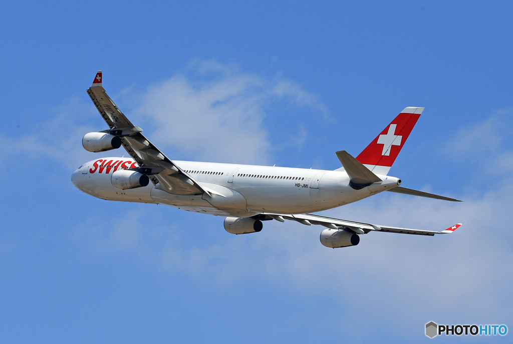 「Blue」 SWISS A340-313 HB-JMI 離陸します