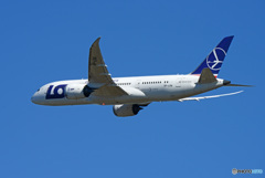 「良い空～」 LOT 787-8 SP-LRA 離陸です