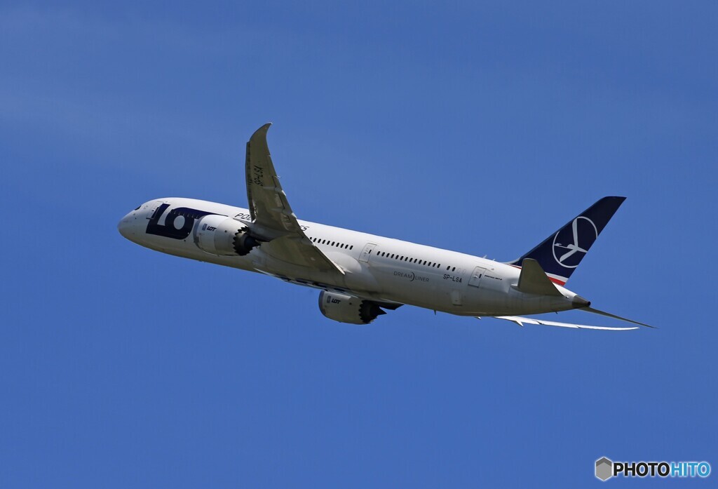 「良い空～」ポーランドLOT 787-8 SP-LSA 離陸