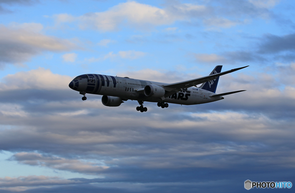 「空色」Star Wars 787-9 R2-D2  Landing