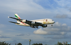 EMIRATES特別塗装A380-861 A6-EOG 着地前