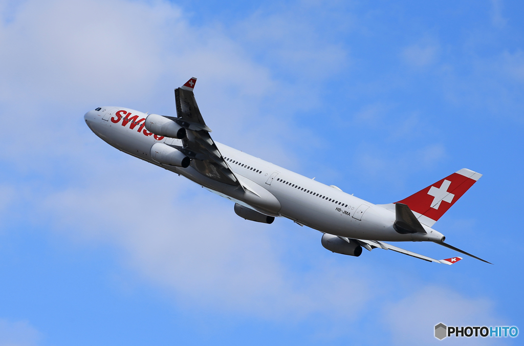 「青色が好き」SWISS A340-313 HB-JMA 出発です