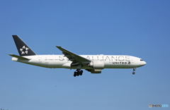 「青が大好き」☀ United スタアラ 777-224 到着です