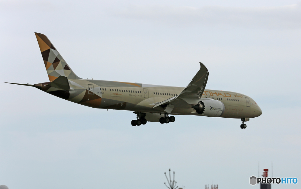 「空色」 ETIHAD 787-9 A6-BLB 着地前 