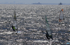 「青空」海のスポーツ  遠い海
