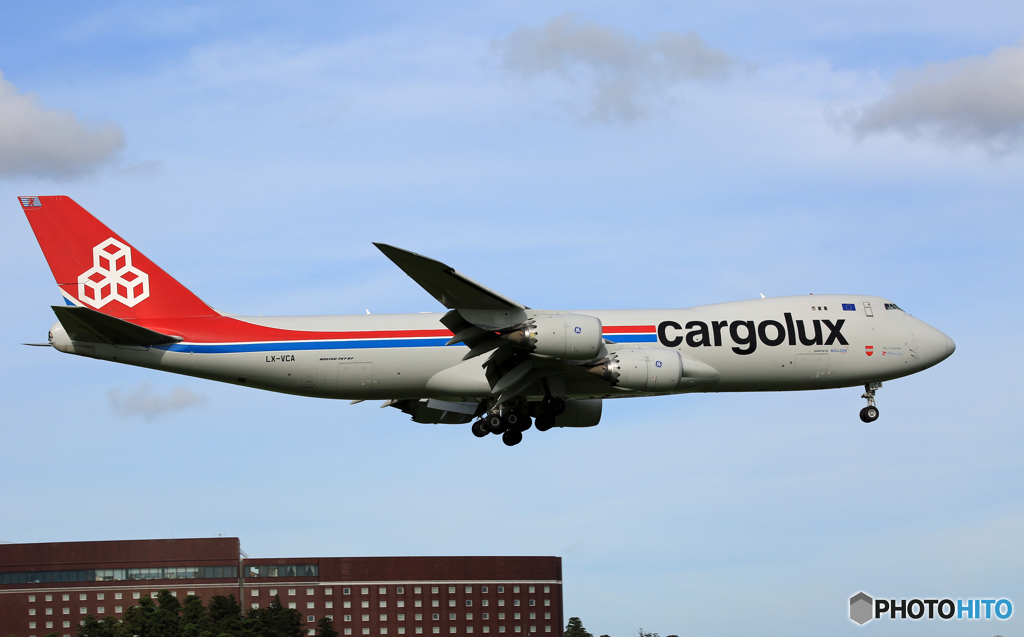「良い天気」　Cargolux 747-8 LX-VCA 着地前
