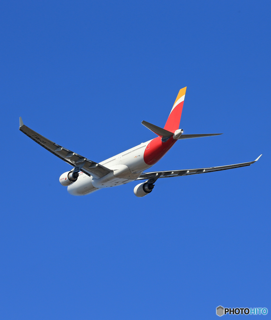 「ブルー」 IBERIA A330-202 EC-MKJ 飛び立ち