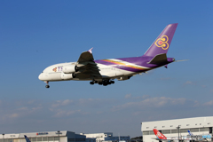 「真青の空」THAI A380-841 HS-TUA 着陸