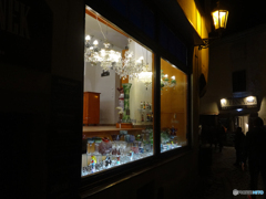 プラハ (57) 夜のウインドウ　SHOP